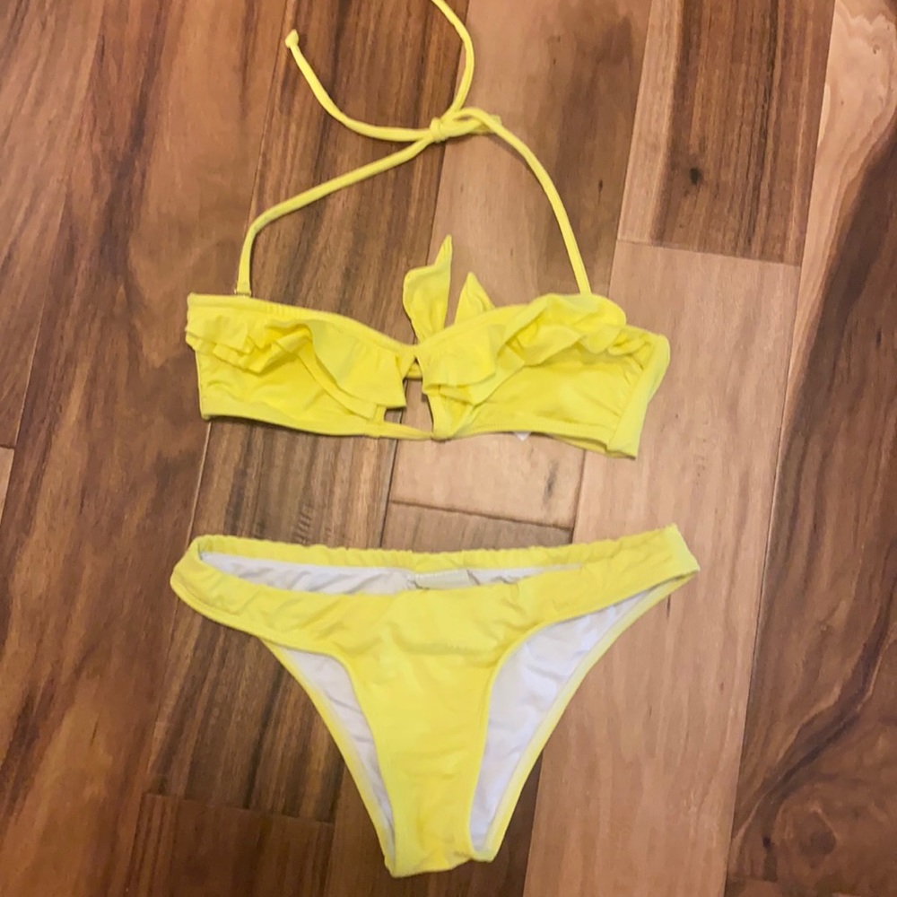 OndadeMar yellow ruffle top bikini. XS